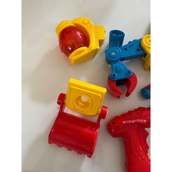 Large Bright Colors Build and Play Construction Set D101 - Picture 4 of 12